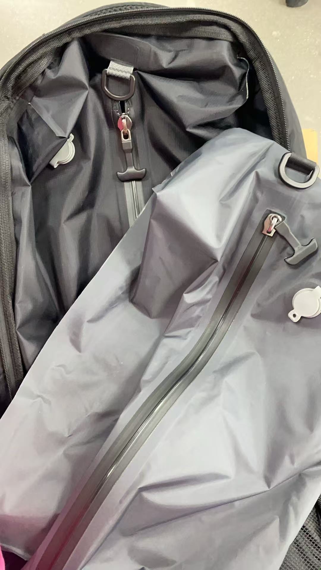 Travel Backpack with vacuum pump