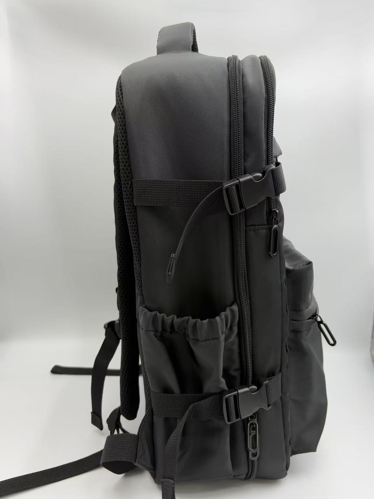 Travel Backpack with vacuum pump